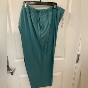 4X medium green pants